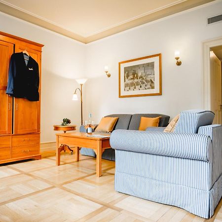 Gutshotel Weingut Schloss Reinhartshausen Эльтвилле Экстерьер фото