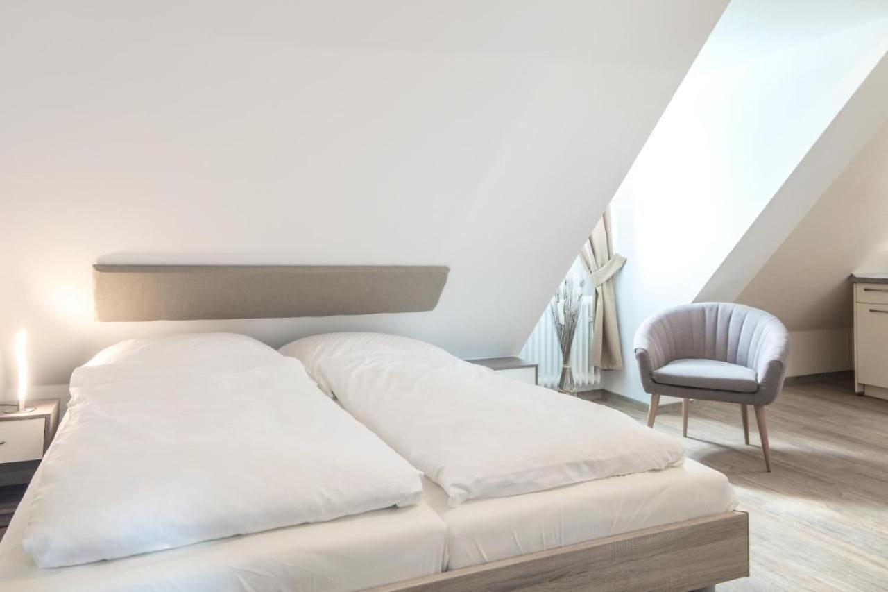 Gutshotel Weingut Schloss Reinhartshausen Эльтвилле Экстерьер фото