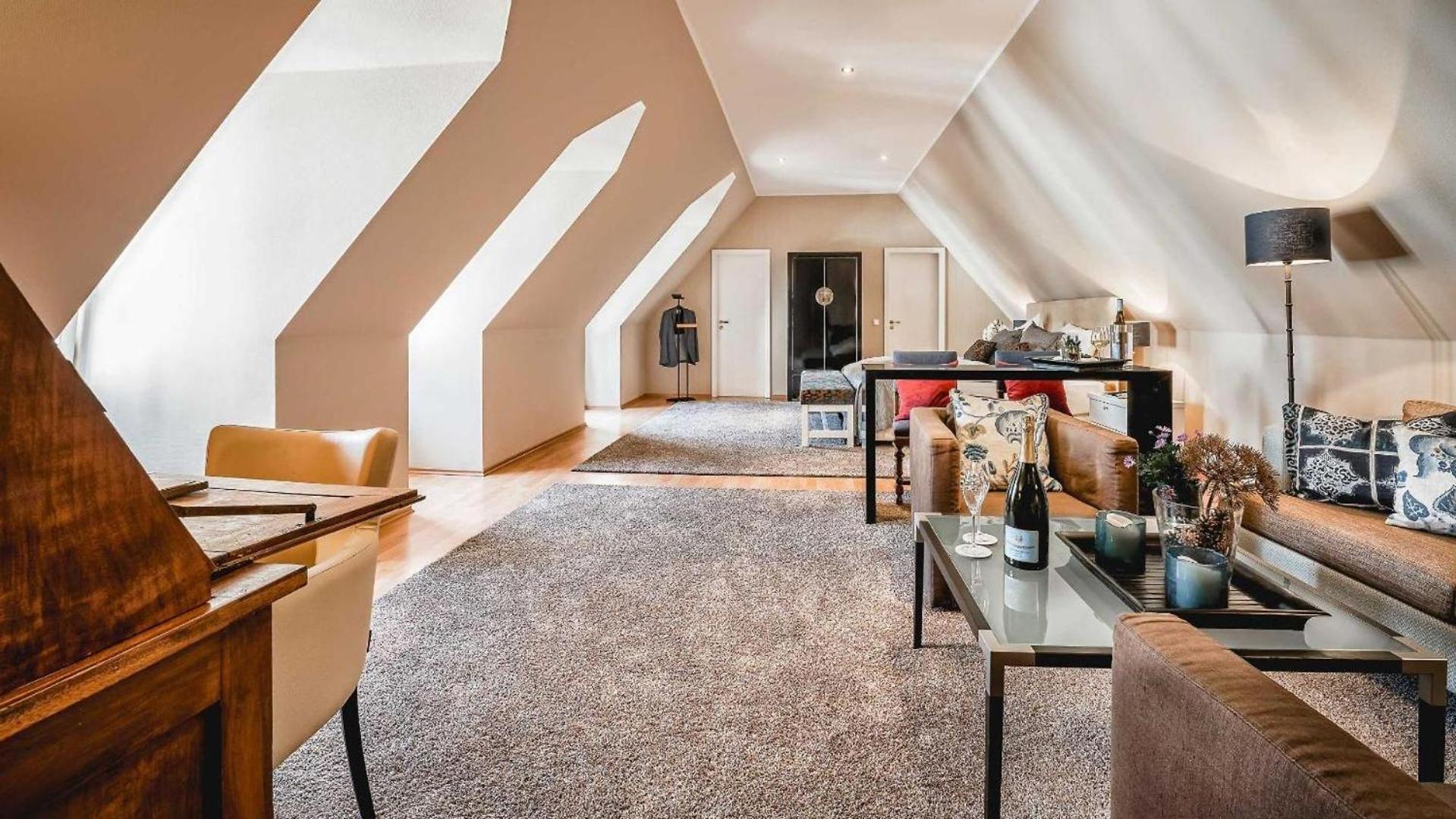 Gutshotel Weingut Schloss Reinhartshausen Эльтвилле Экстерьер фото