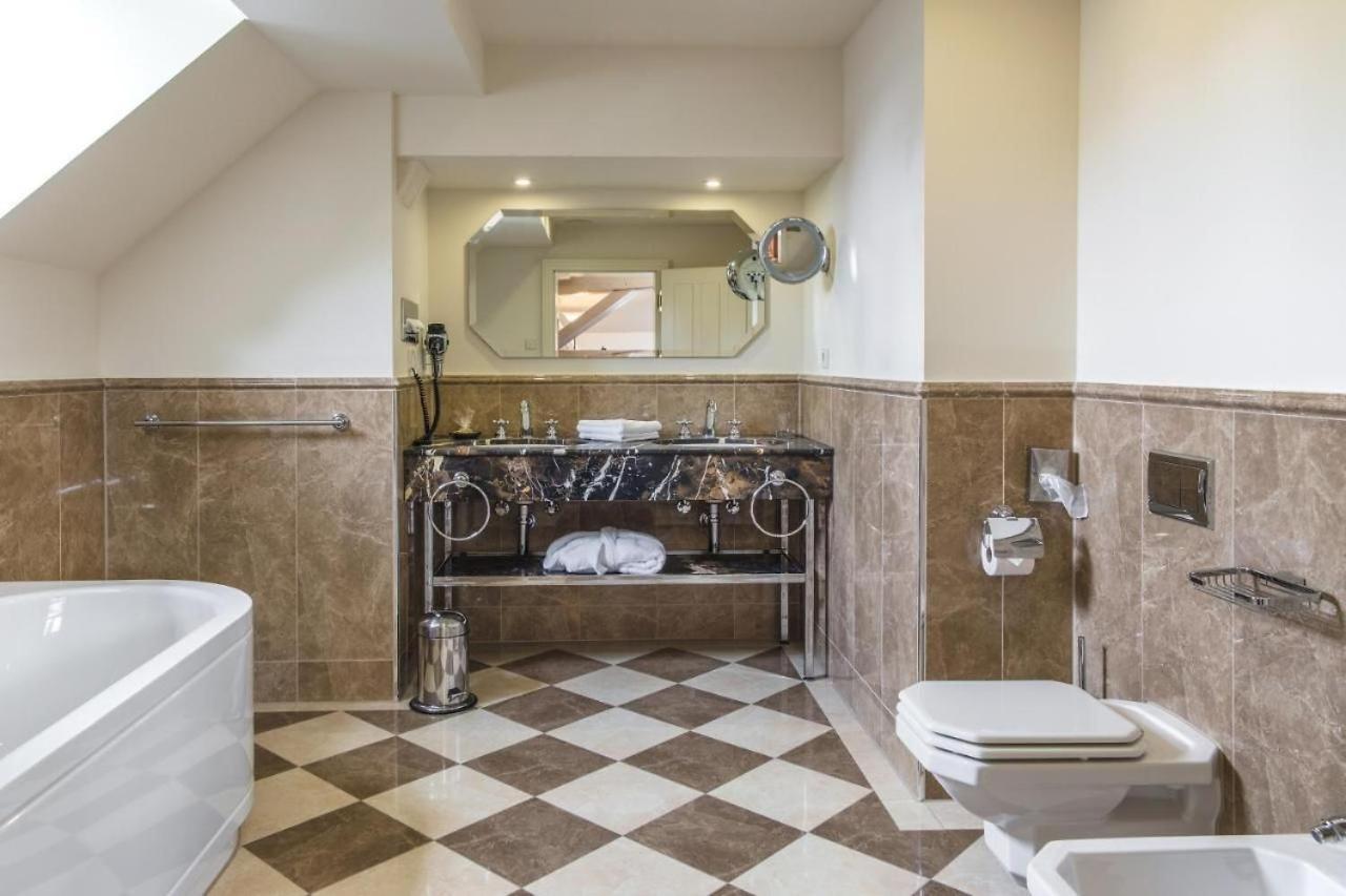 Gutshotel Weingut Schloss Reinhartshausen Эльтвилле Экстерьер фото