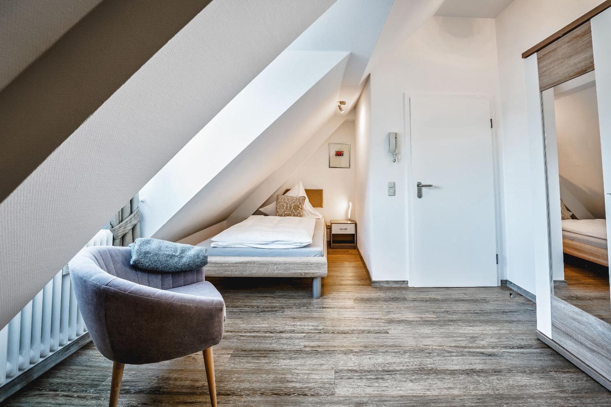 Gutshotel Weingut Schloss Reinhartshausen Эльтвилле Экстерьер фото